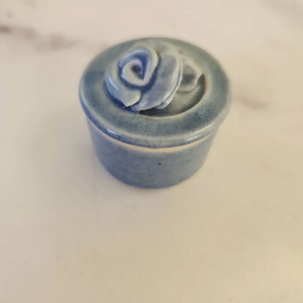 Vintage rosebud blue stoneware trinket cylinder box jewelry ring storage